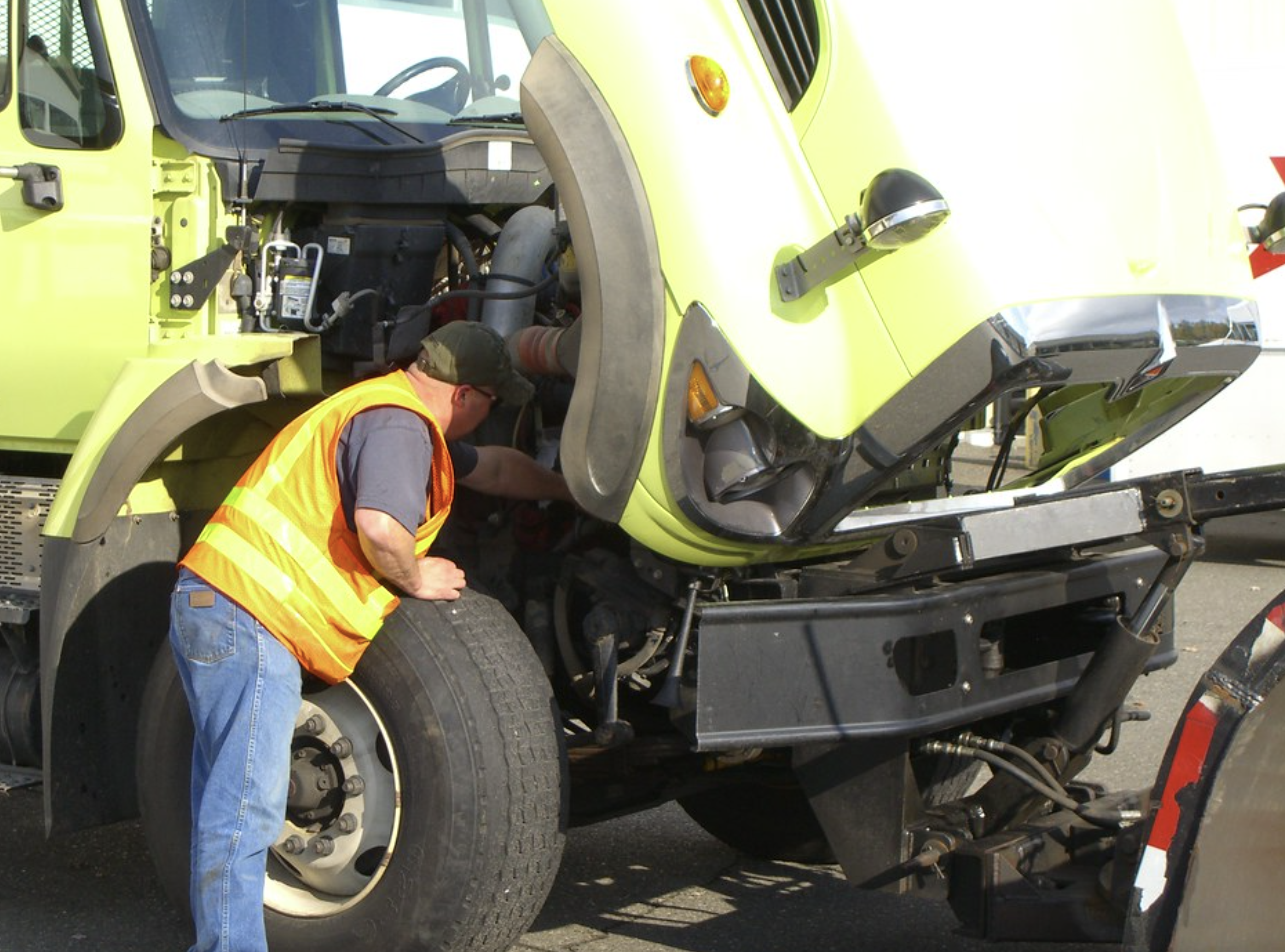 this image shows mobile truck repair in Mississauga, ON